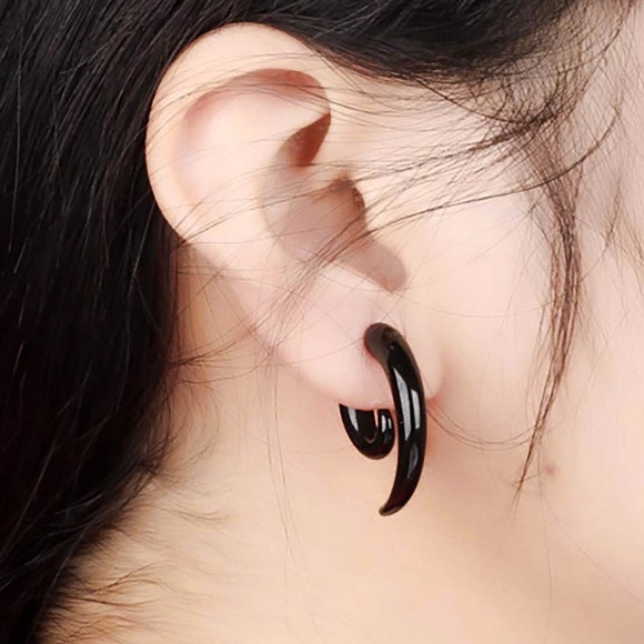 Any 2/$20! Black Swirl Faux Gauge Earrings - Picture 4 of 10